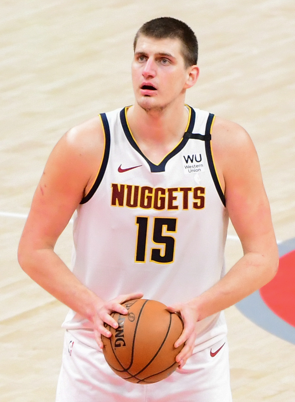 Le génie de Nikola Jokic frappe encore