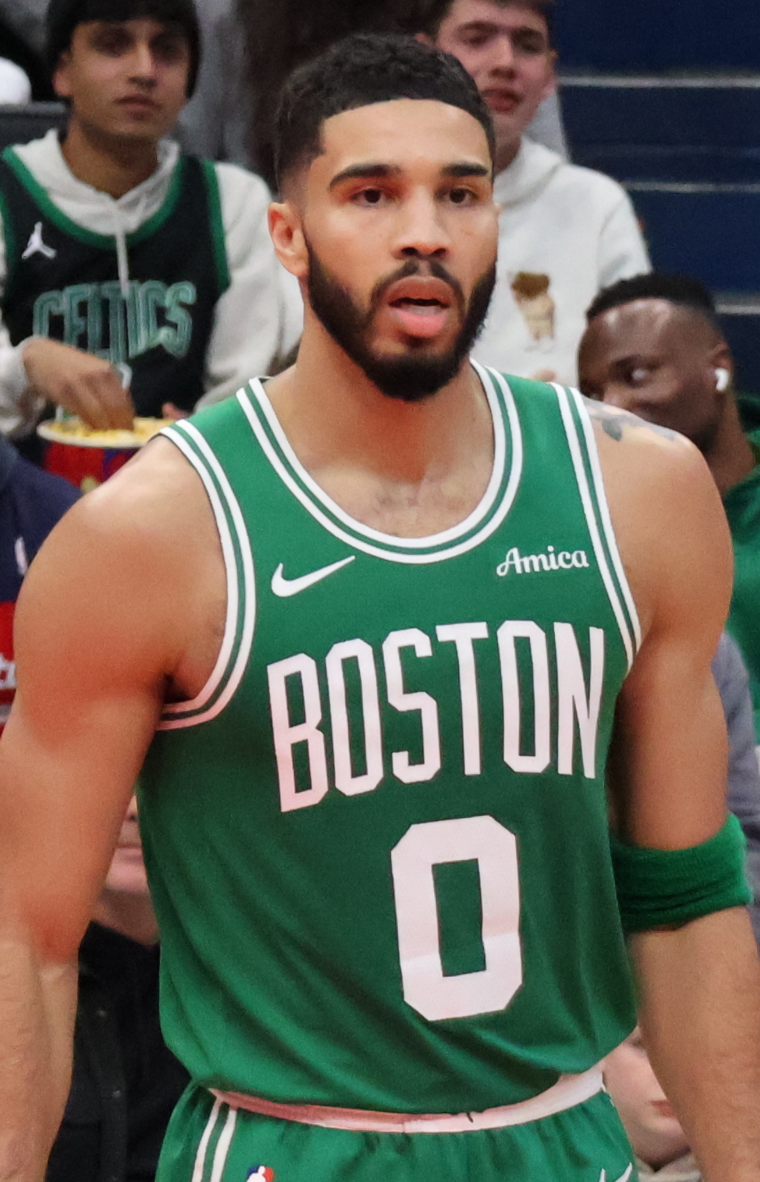 Jayson Tatum guide les Celtics avec autorité